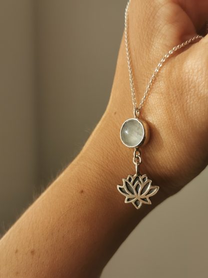Collar Flor de Loto con Fluorita - Imagen 2